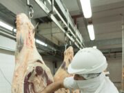 Agricultura derogará la obligatoriedad de que los frigoríficos troceen piezas cárnicas menores a 32 kg