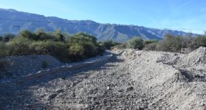 San Luis Agua trabaja en arroyos de la costa de las Sierras de los Comechingones