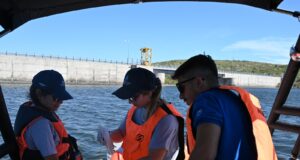 Analizan el agua del dique Boca del Río para evaluar posibles siembras de pejerrey