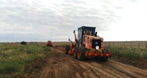 Vialidad Provincial y productores de Martín de Loyola abrieron un camino para facilitar la actividad agropecuaria