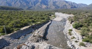 San Luis: trabajan en el río Los Corrales para reducir el riesgo de inundaciones