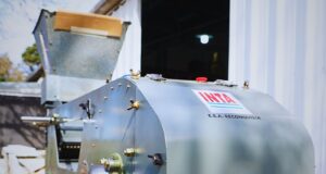 Desarrollan un prototipo de mini desmotadora de algodón