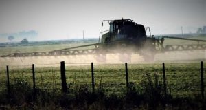 Entre Ríos ya tiene nueva ley de aplicaciones de fitosanitarios con zonas de exclusión de hasta 150 metros para equipos terrestres