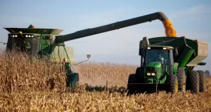 El Gobierno decidió bajar las retenciones al campo de manera “temporal”