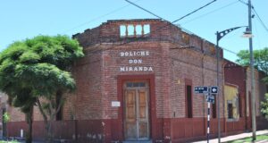 La legendaria Calle Angosta, la de una vereda sola