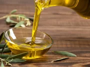 La Anmat prohibió la venta de tres marcas de aceite de oliva y una de azúcar en todo el país