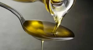 La Anmat prohibió la elaboración y venta de una marca de aceite de oliva por registros falsos