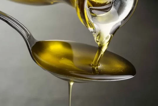 La Anmat prohibió la elaboración y venta de una marca de aceite de oliva por registros falsos