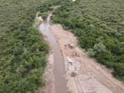 Continúan los trabajos de encauzamiento en el río Conlara