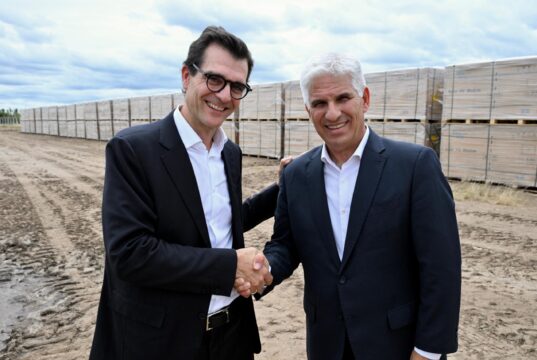 El gobernador Poggi visitó el parque fotovoltaico que Aisa Group construye en Nogolí