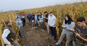 Estudiantes de Agronomía realizaron nueva práctica en un establecimiento de alto nivel tecnológico