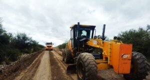 Reparan caminos no pavimentados en Junín, Ayacucho, Chacabuco, Pringles, Belgrano y Pedernera