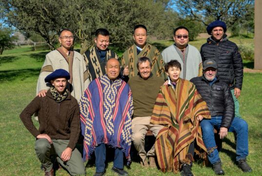 Una visita con sello internacional: el interés chino por la genética equina argentina llegó a Batavia