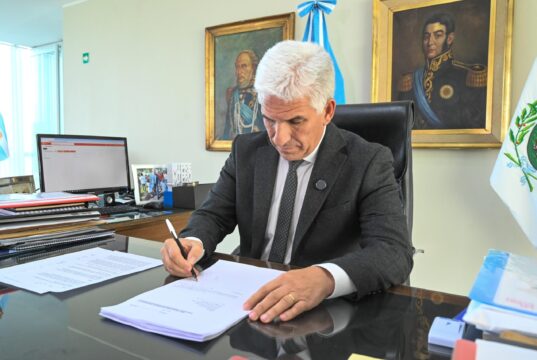 Poggi envió a la Legislatura el proyecto RIPEE, con beneficios fiscales, subsidios y financiamiento para empresas