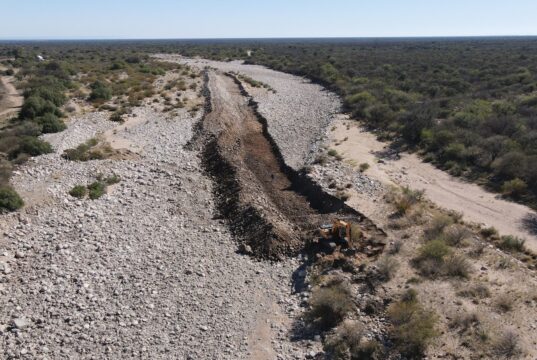 Ejecutan obras de reencauzamiento y defensas en el río Luján
