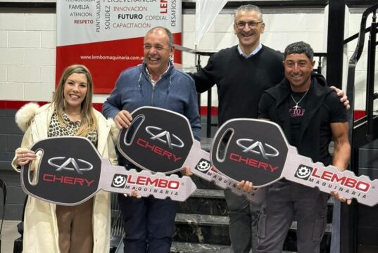 Los tractores chinos de alta potencia desembarcaron en San Luis: Lembo entrego las primeras tres unidades
