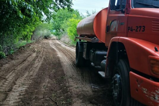 Reparan caminos de tierra en Pringles, Pedernera, Junín, San Martín, Belgrano y Ayacucho
